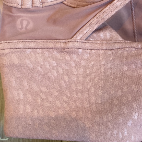 🍋 NWT Lululemon Nulu and Mesh Yoga Bra, size 4, removable cups included - Picture 12 of 13